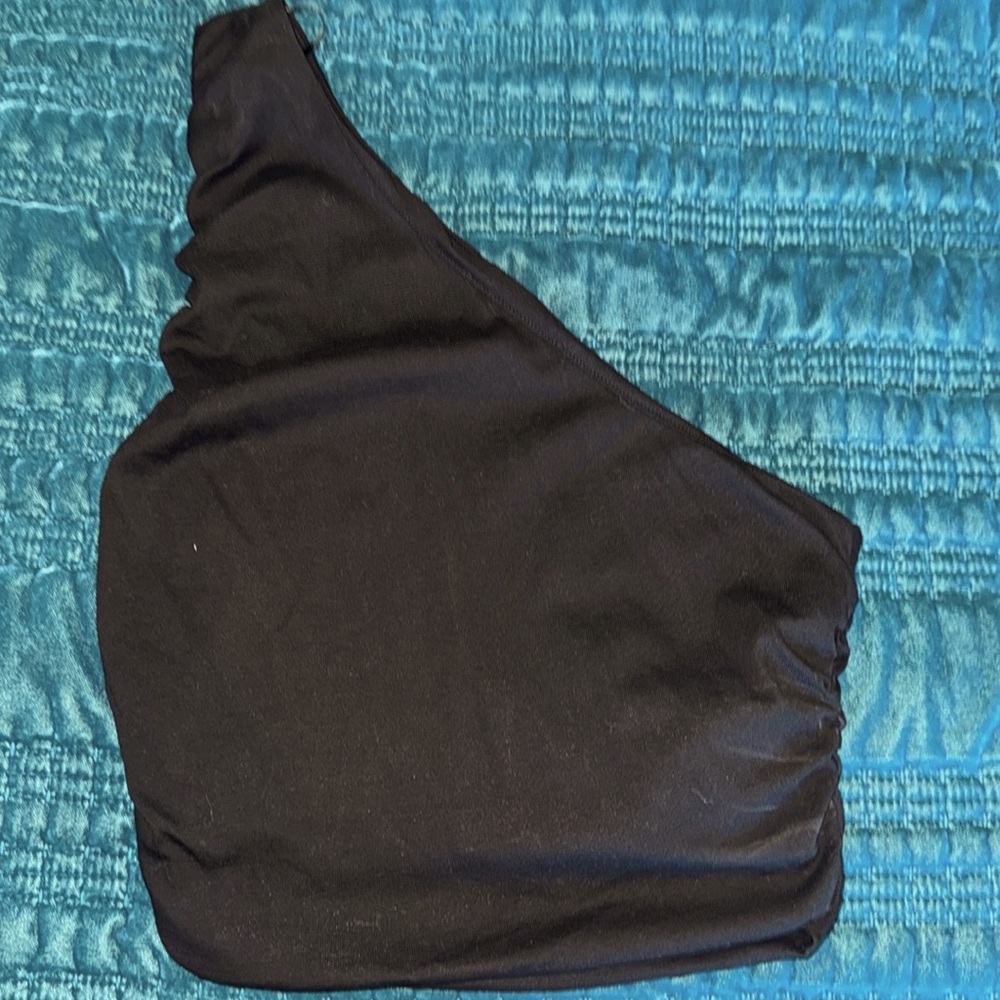 One sleeve brand new never worn black top
